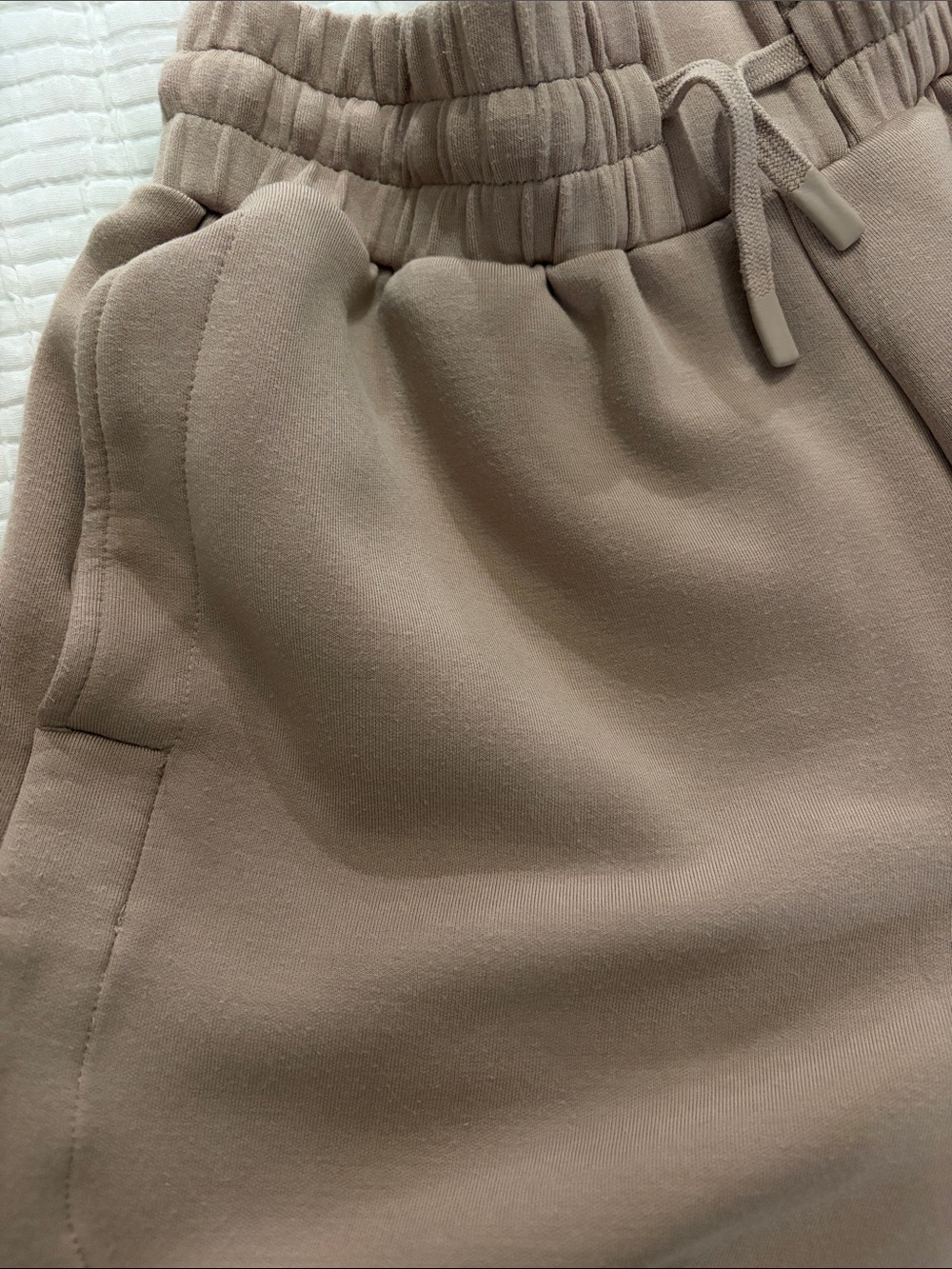 Varley Keely High rise short 4 inch size medium in a beige mocha color - Picture 11 of 15
